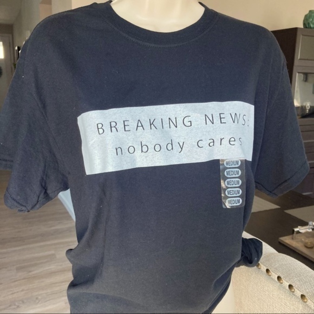 💋 NEW Breaking news band tee shirt black white M NWT